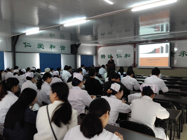 把專家請進來，我院著力打造學(xué)習(xí)型醫(yī)院