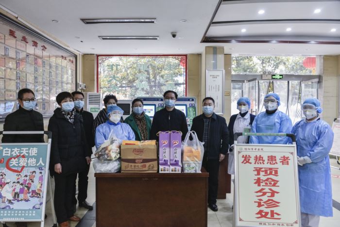 黨旗飄揚(yáng)，專項黨費(fèi)溫暖抗“疫”先鋒