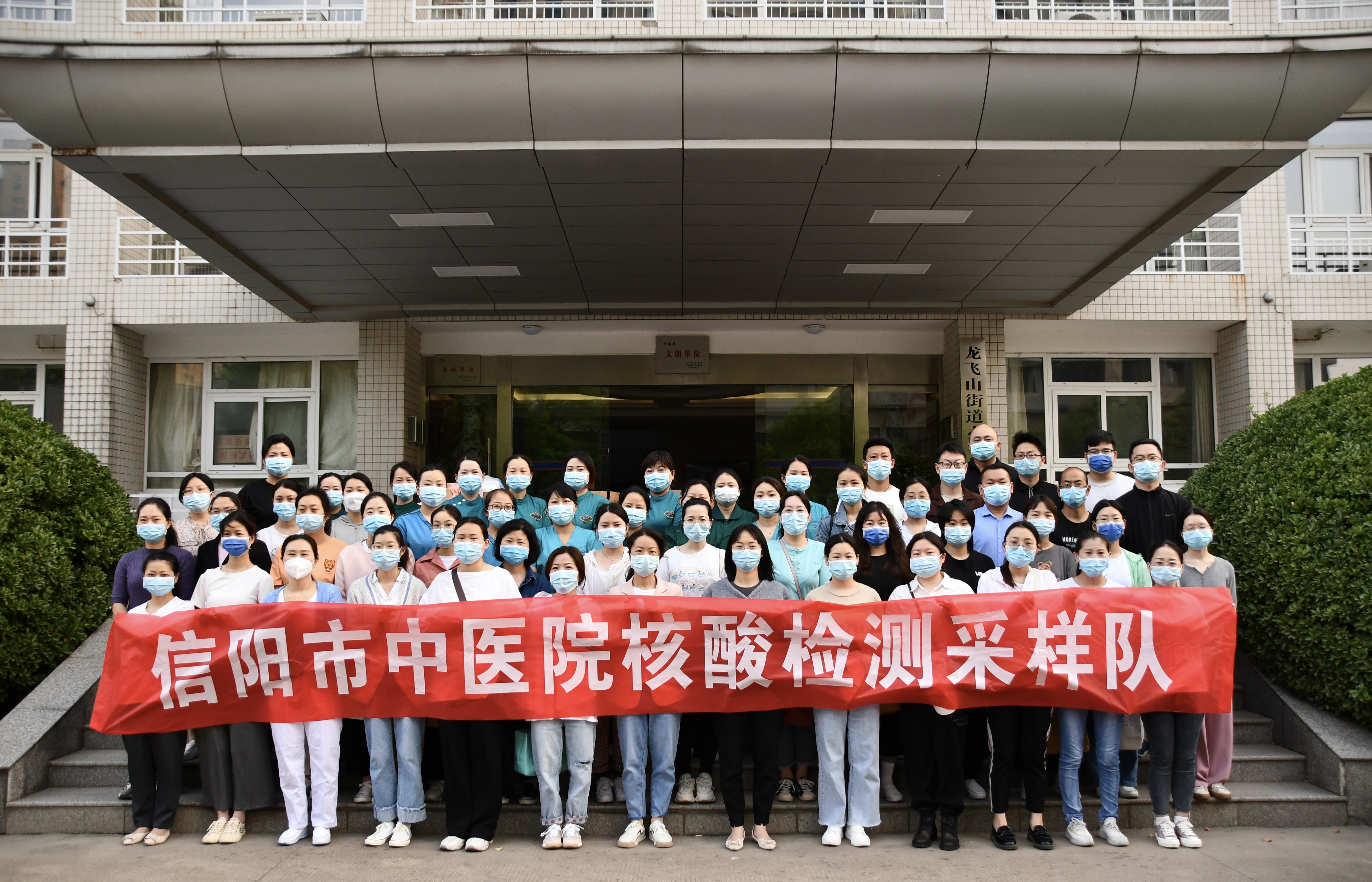 攜手出征，他們是抗疫戰(zhàn)場(chǎng)“夫妻兵”