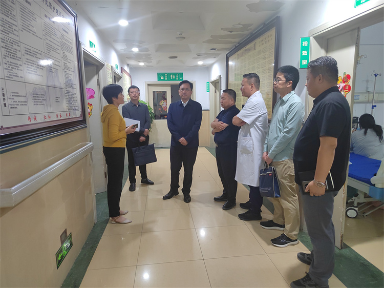 信陽市衛(wèi)生健康委黨組書記、主任許書動到市中醫(yī)院調(diào)研安全生產(chǎn)和項目建設(shè)工作